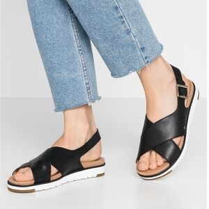 UGG Size 9 / EU 40 Kamile Black Leather Women's  Sandals